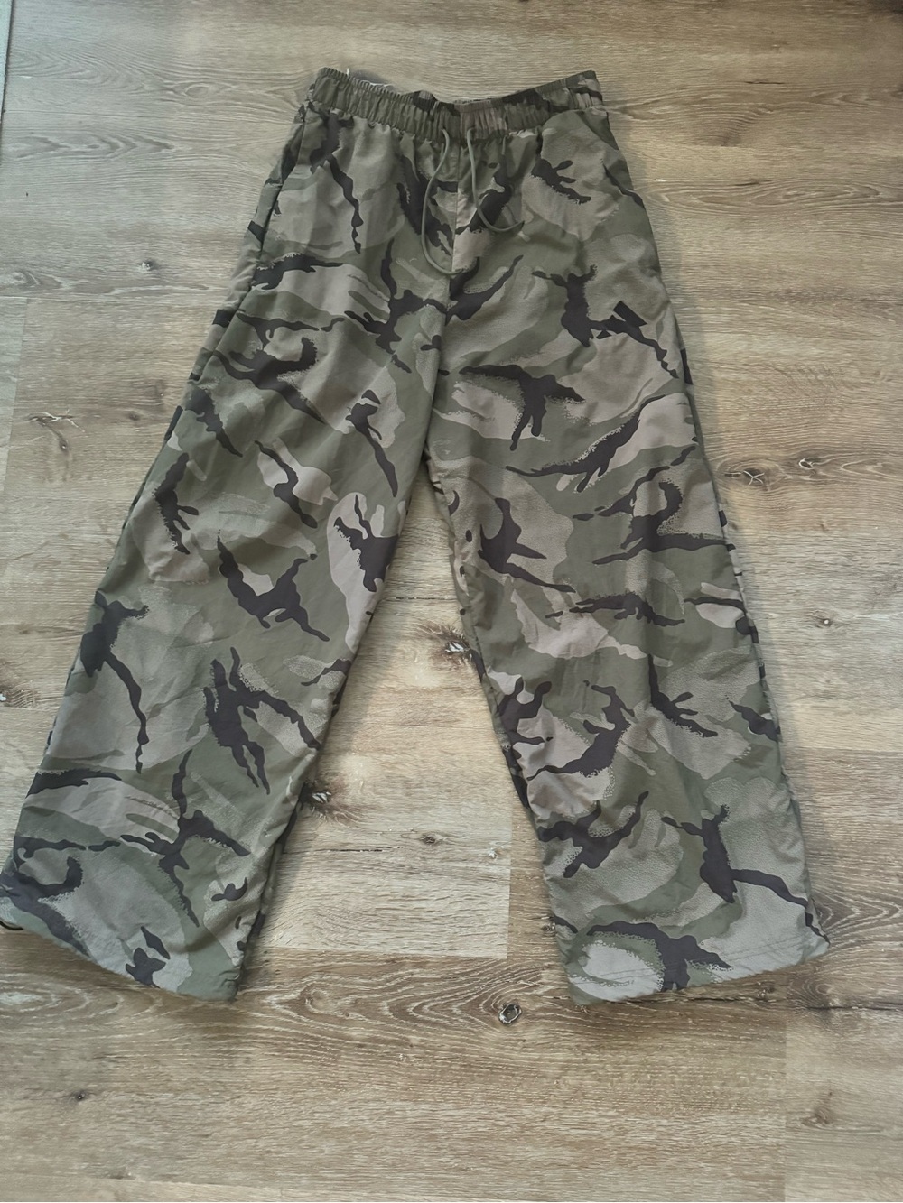 adidas Women's Wide Leg Camo Pants size small. Excellent condition